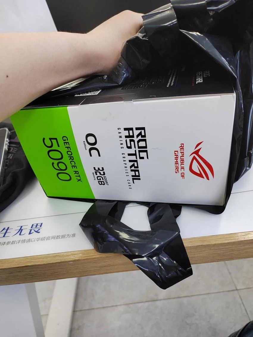 兄弟们，新电脑装机完毕啦！